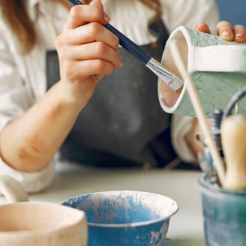 Técnica para pintar tus tazas en casa