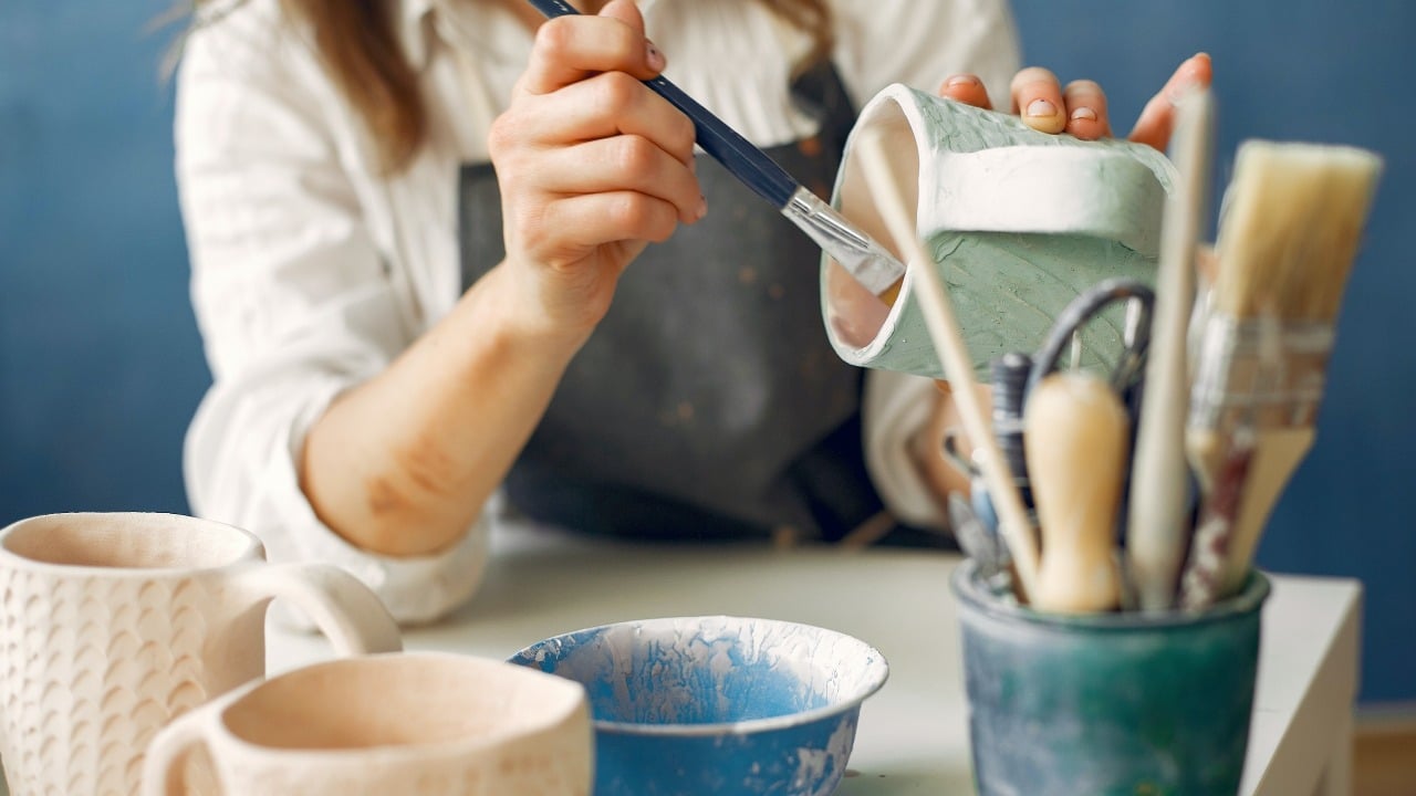 Técnica para pintar tus tazas en casa