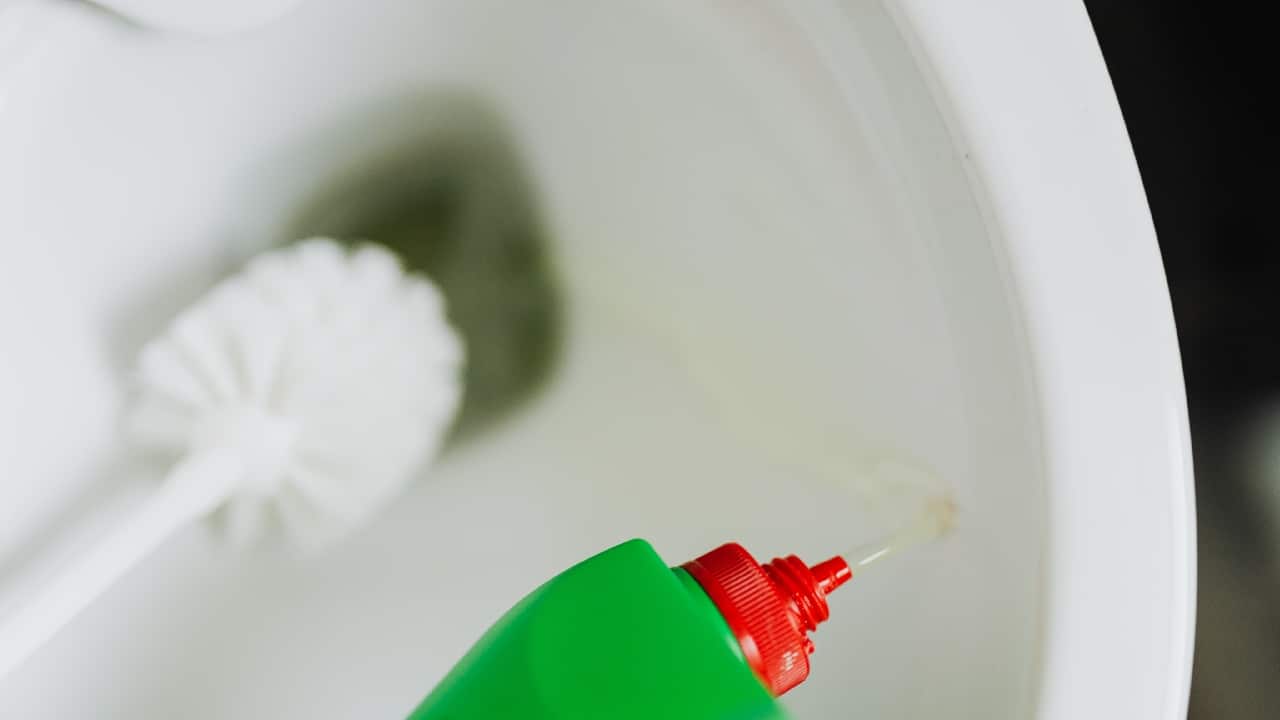 truco limpiar cepillo de bano