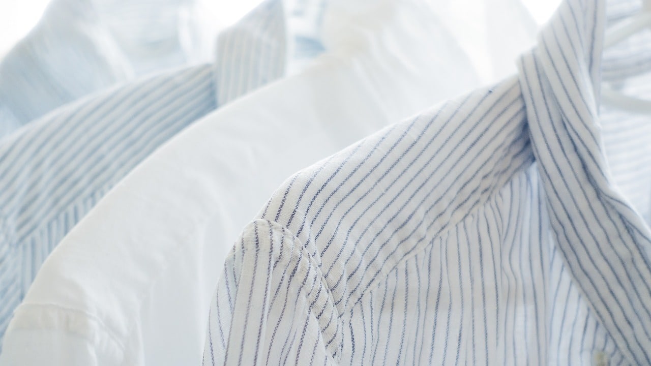 manchas en ropa de suavizante