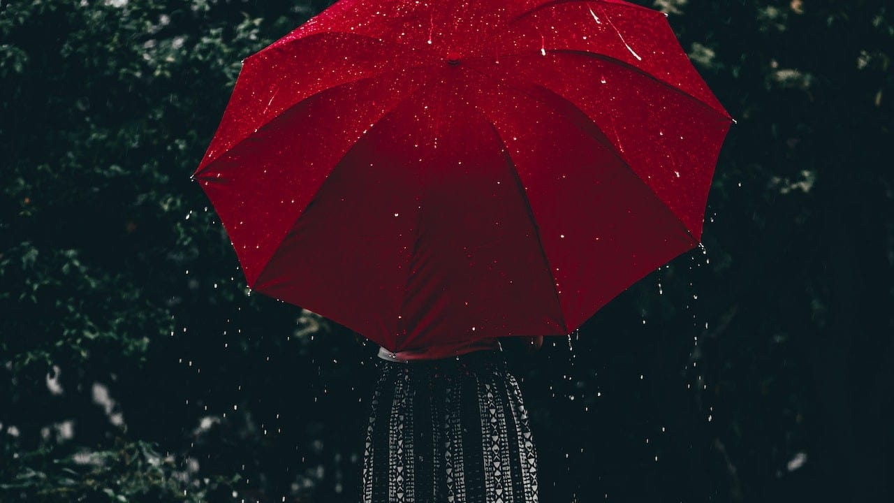 Ritual con agua de lluvia para atraer la felicidad a tu vida 2
