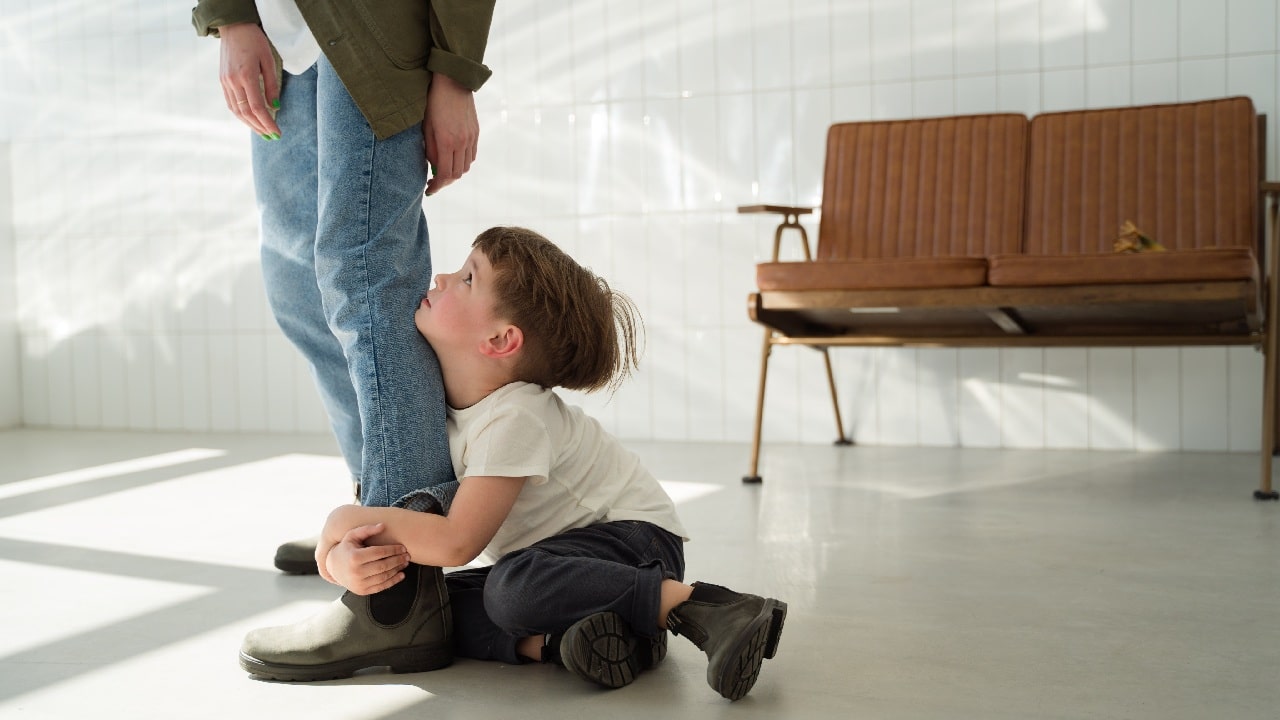 se debe sacar a ninos berinchudos