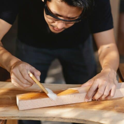 Cómo hacer barniz casero para madera