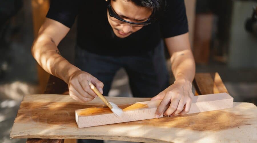 Cómo hacer barniz casero para madera