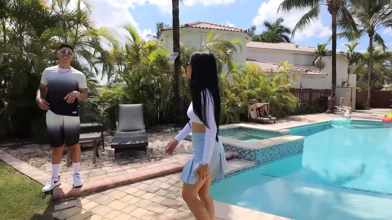 alberca en casa de los influencers mexicanos