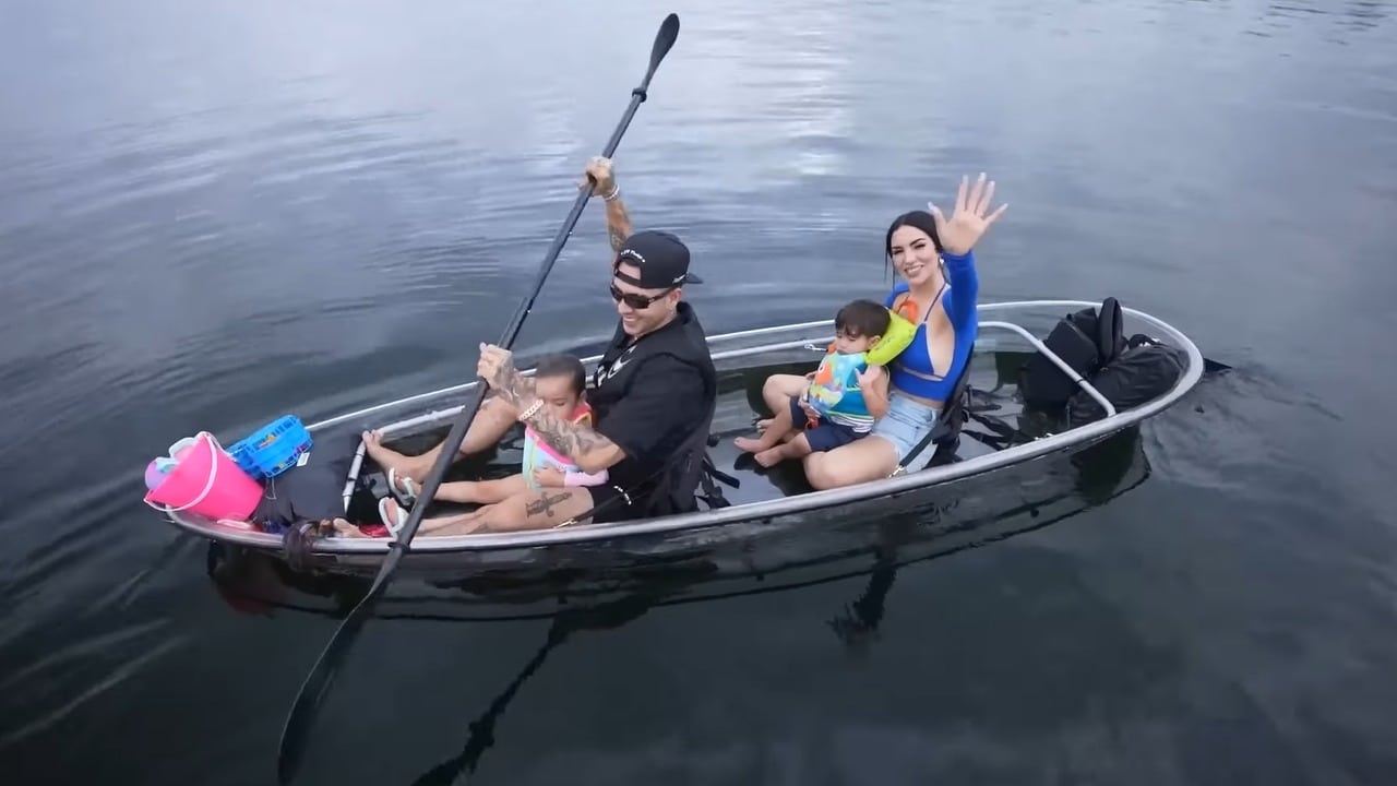 Kima y Juanito disfrutan de pasear en kayak