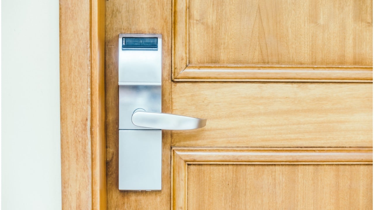 Cómo limpiar tu puerta de madera 