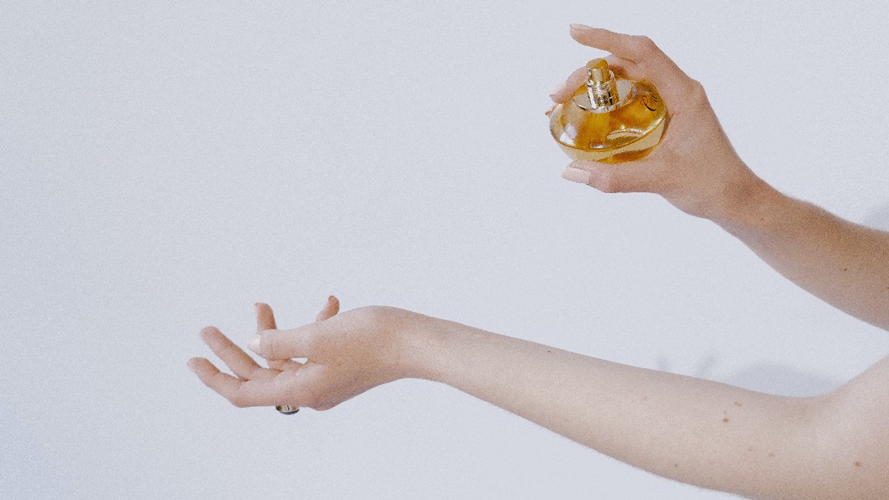 peligro usar perfume vencido