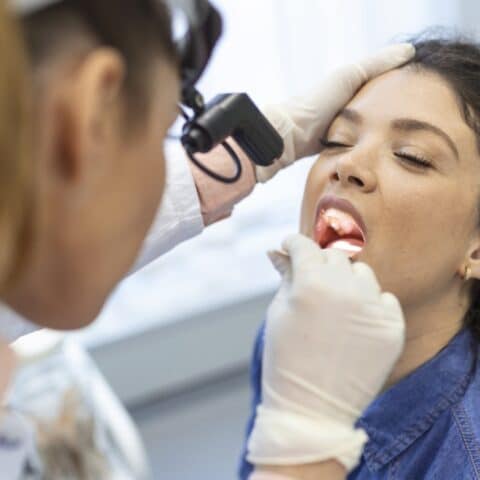 Qué son los tonsilolitos