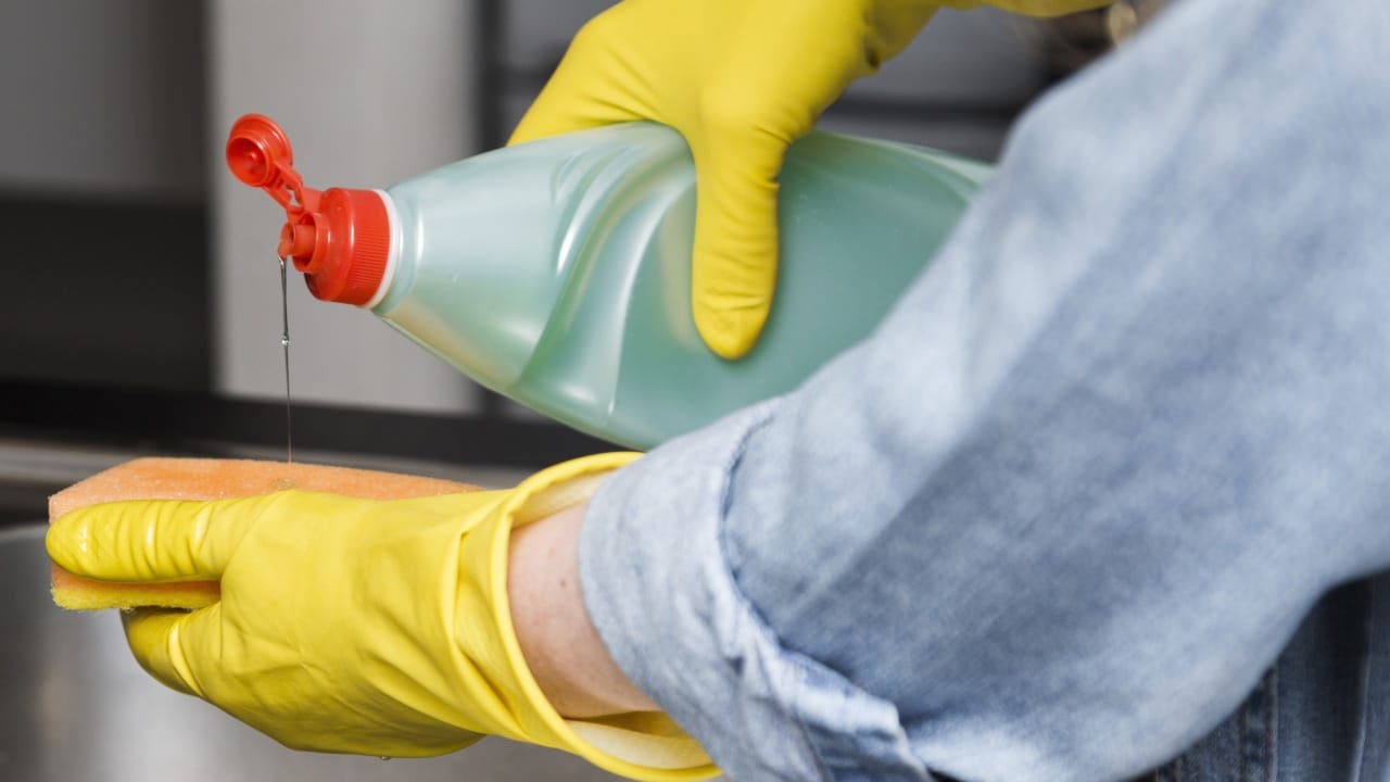 Truco para lavar más trastes con menos producto