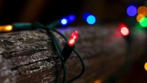 No gastes de más: Cómo reparar las luces de Navidad de manera muy fácil