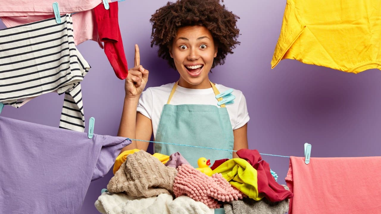 prendas mojadas dentro de la casa