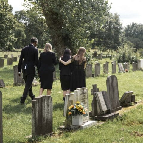 Qué significa soñar con alguien que ya falleció