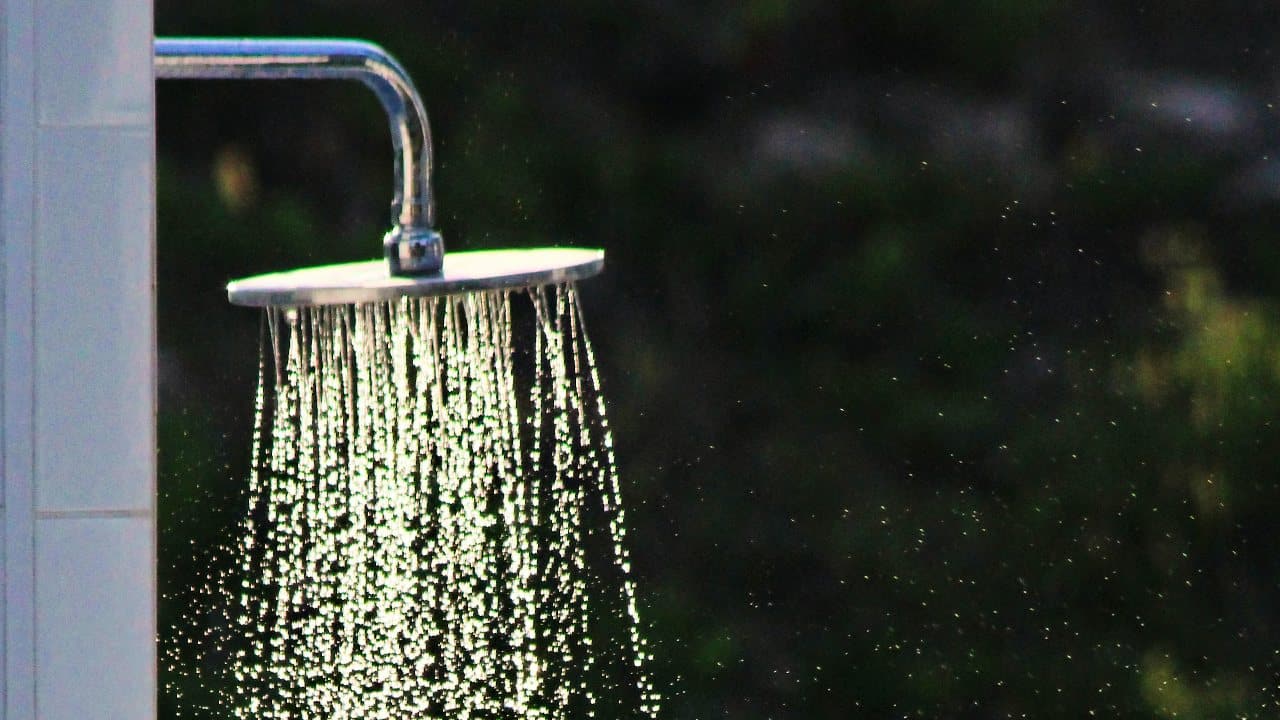 como destapar regadera