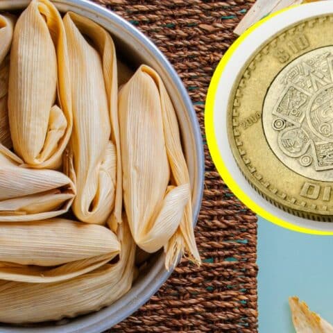 Poner una moneda en la vaporera de los tamales