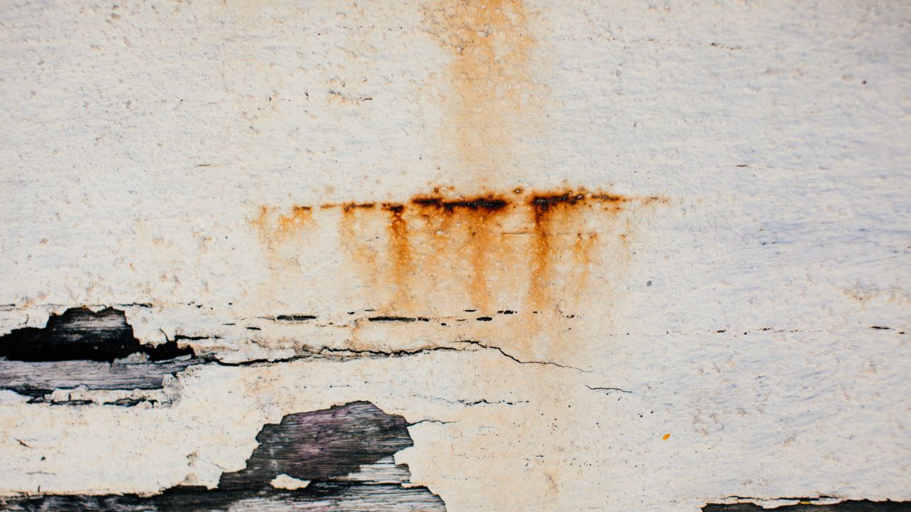 Cómo quitar manchas de óxido de la pared
