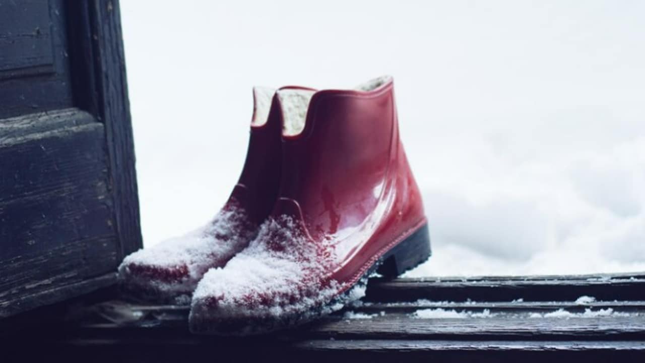 pedir a tus invitados que se quiten los zapatos