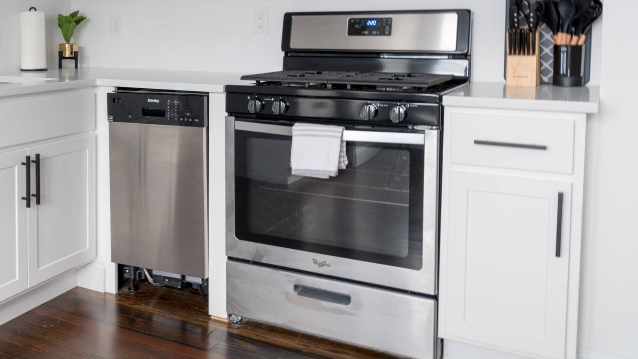 Cómo limpiar la puerta del horno con bicarbonato