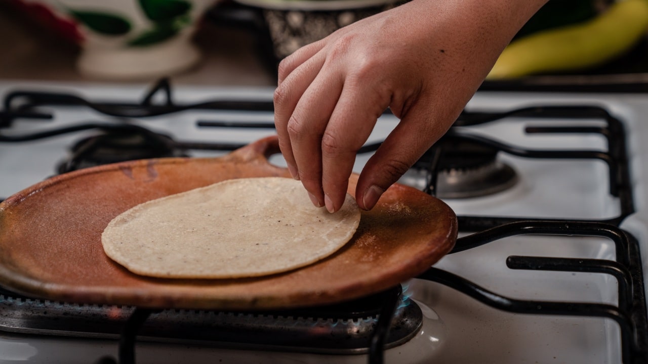 Cómo rehidratar las tortillas duras