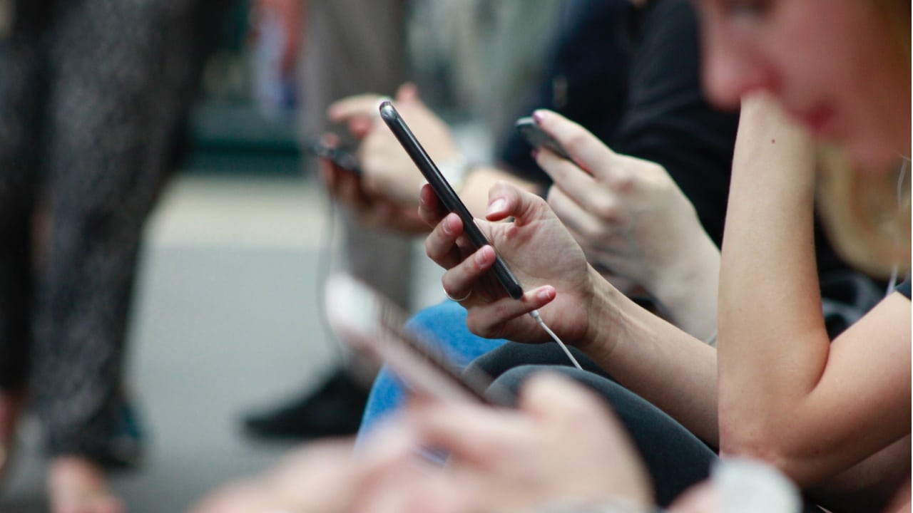 Deberías desactivar el Wi-Fi de tu celular cuando sales de casa