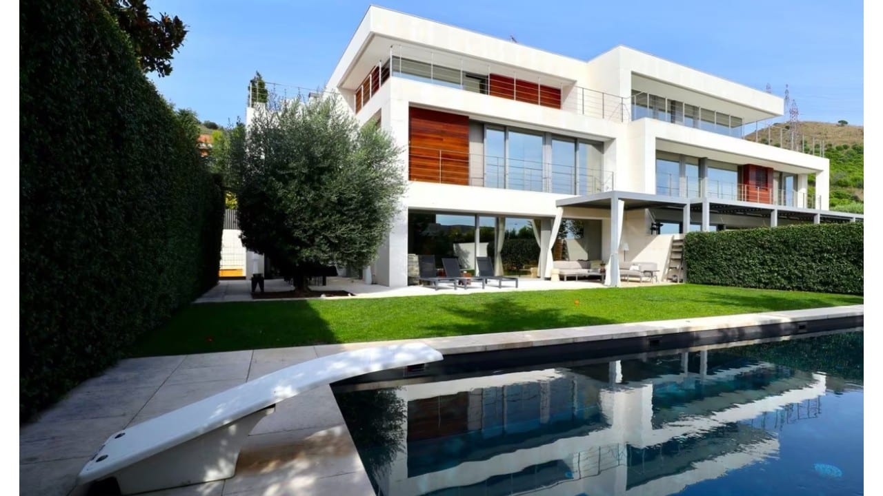 La casa que pagó Shakira para los papás de Piqué