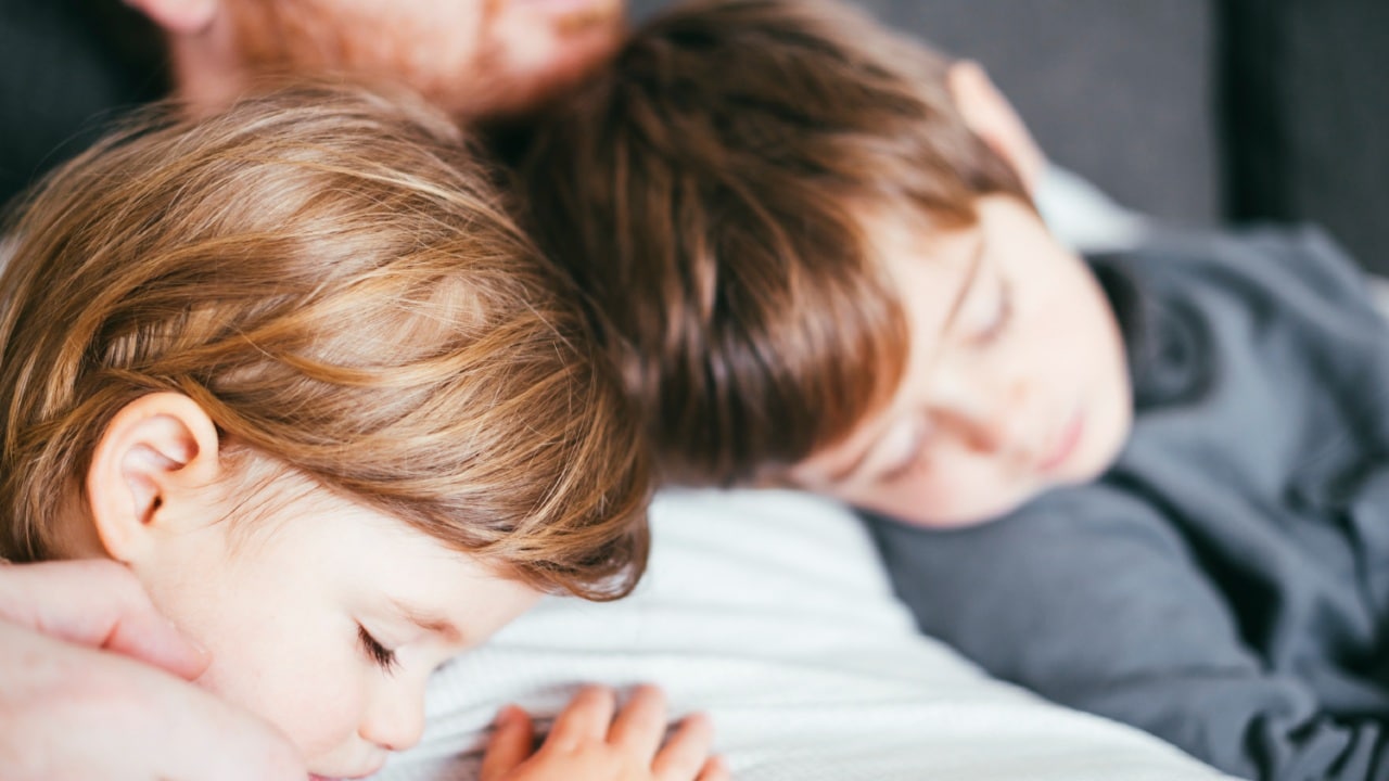 ventajas de que los niños duerman con los padres