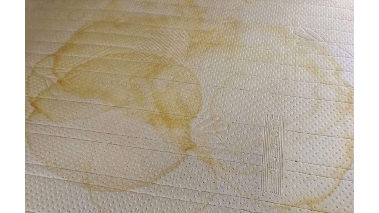 Cómo hacer un limpiador para colchón