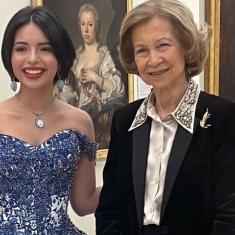 Historia de la joya que Ángela Aguilar lució con la reina Sofía