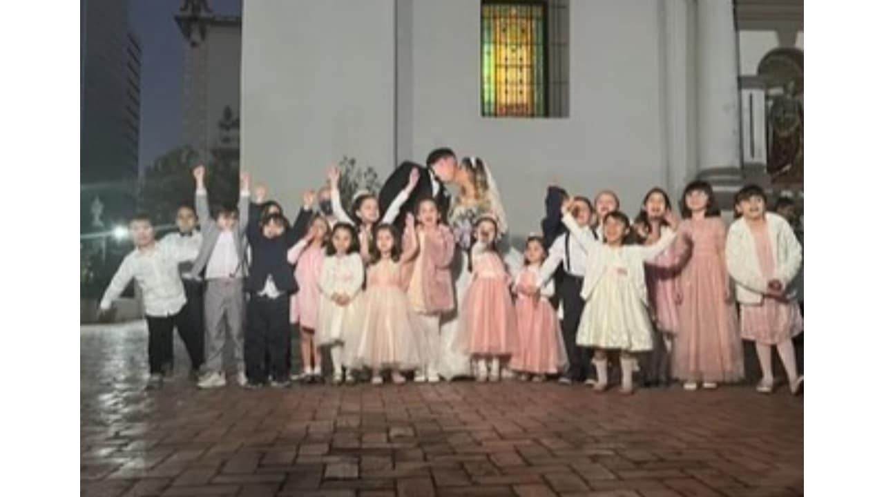 Maestra de kinder invitó a sus alumnos a su boda