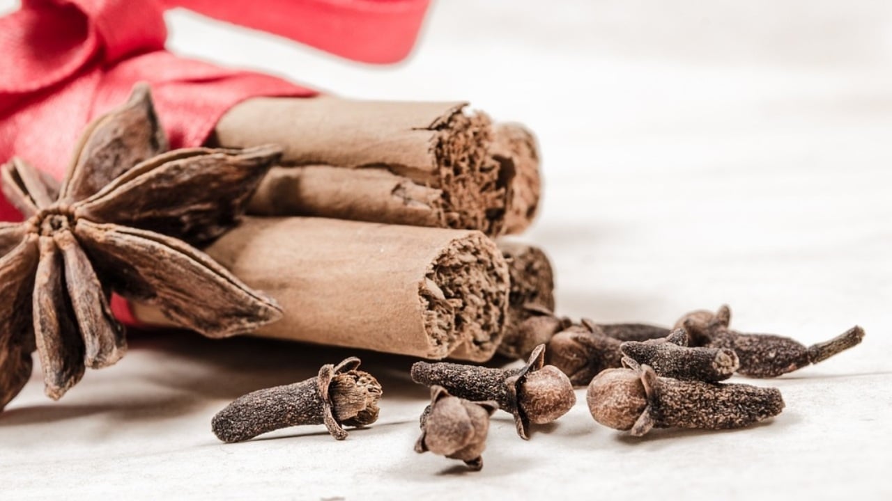 Mezcla con canela y clavo para proteger tu casa
