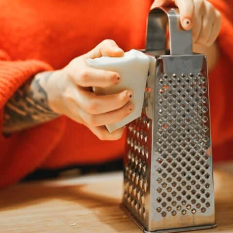 Para qué sirve cada cara del rallador de alimentos