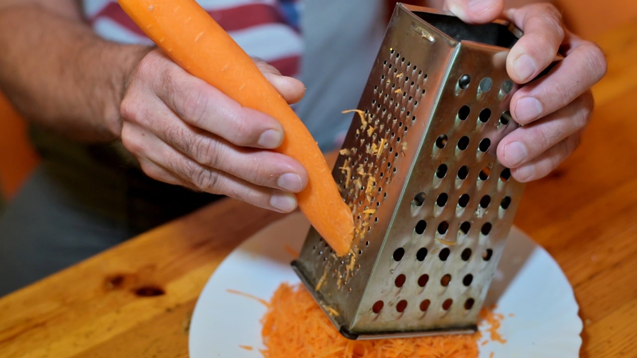 Para qué sirve cada cara del rallador de alimentos