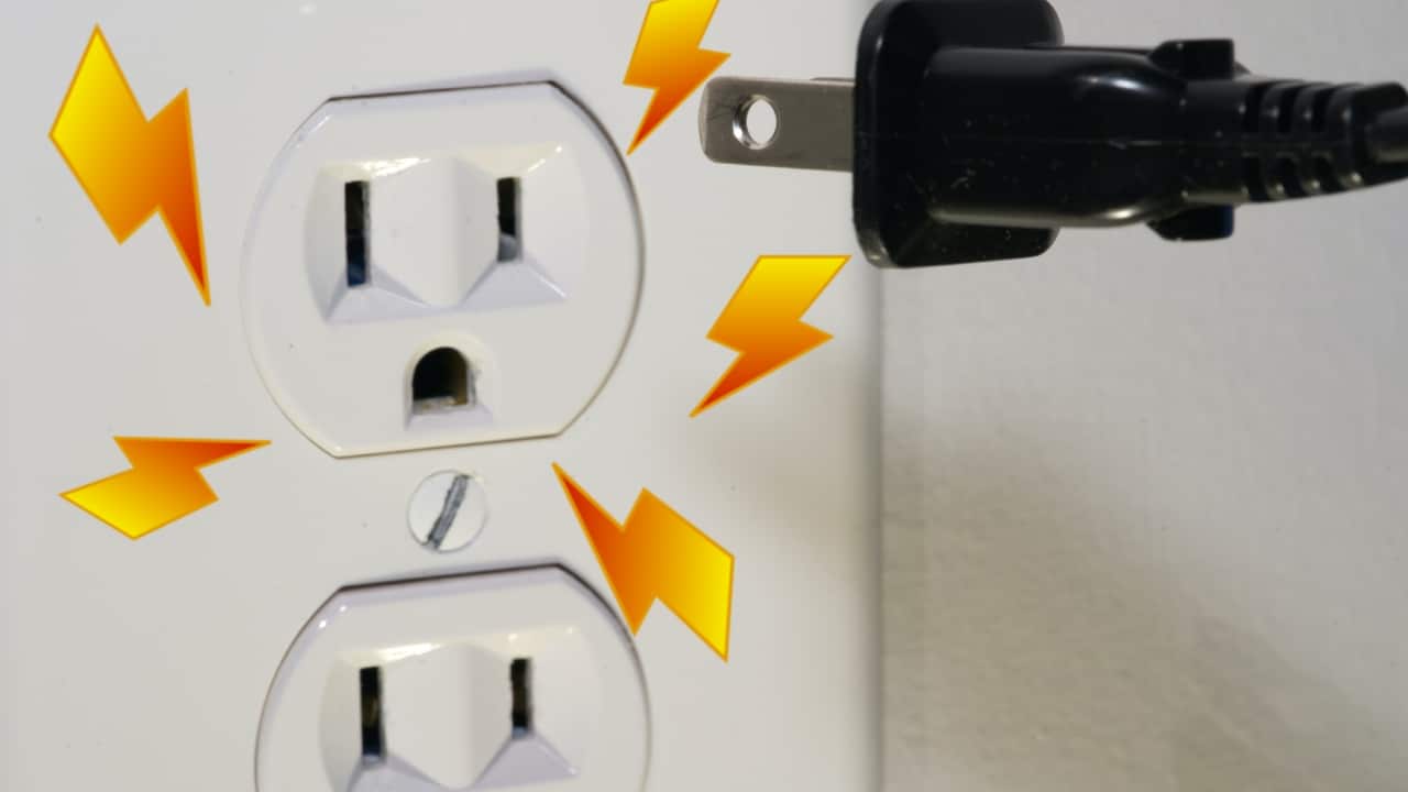 Por qué salen chispas al contacto de luz cuando conectas algo