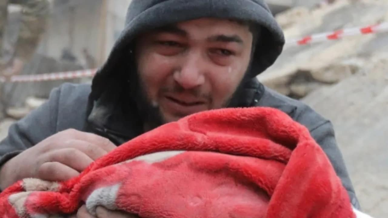 sepultado por los escombros en terremoto de Siria