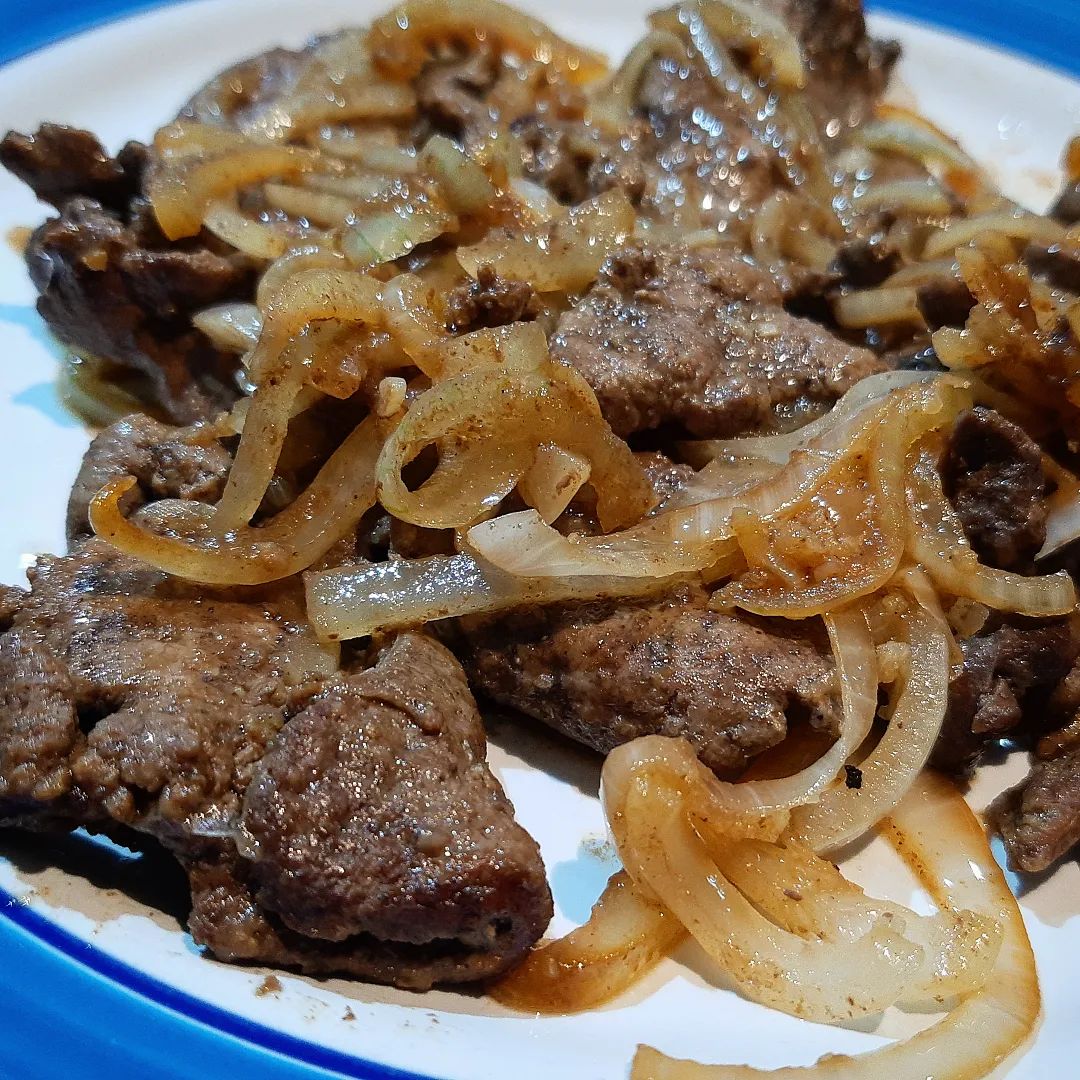 hígado encebollado