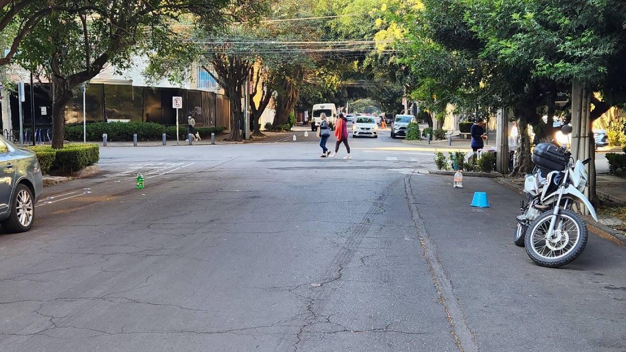 Cómo denunciar a los franeleros que apartan lugares