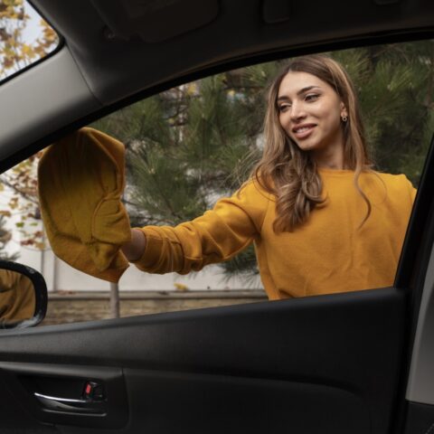 Elimina manchas de lluvia de los vidrios de tu carro
