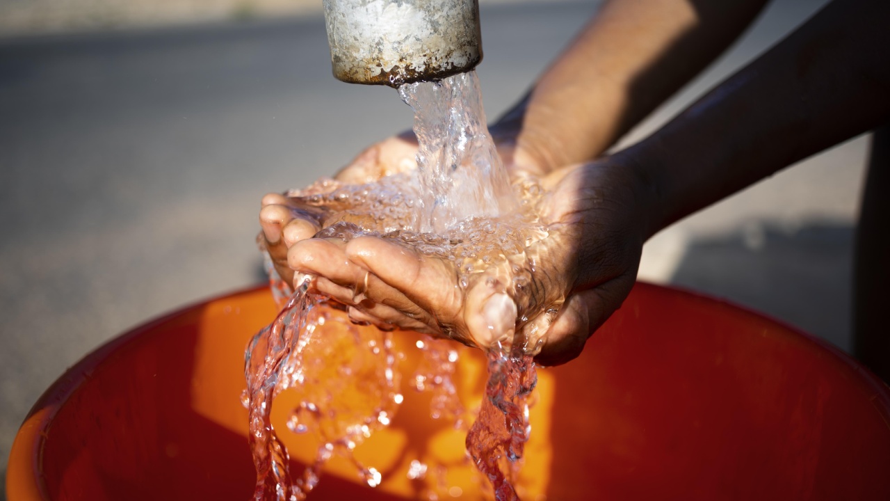 Es seguro guardar agua de lluvia