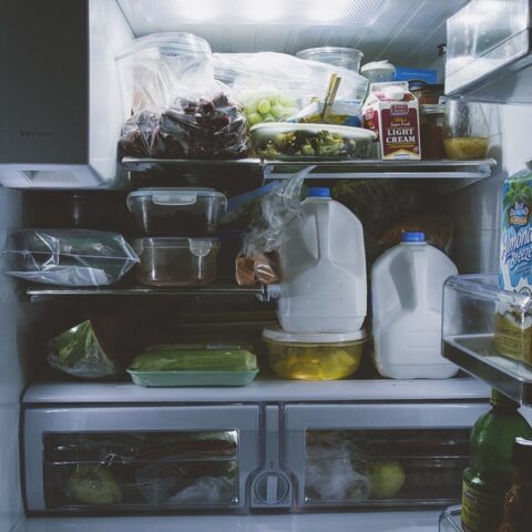 Nunca guardar verduras en bolsas plásticas