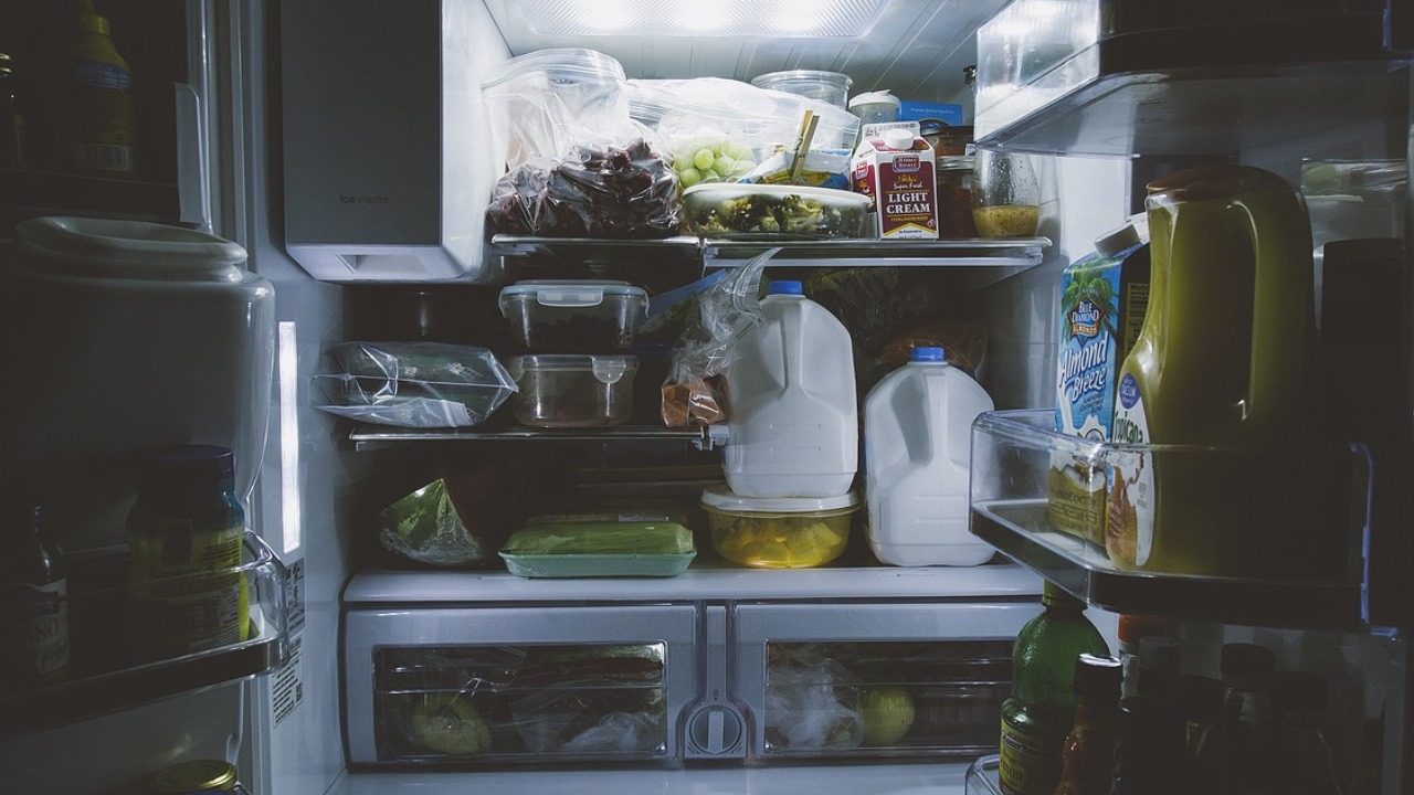 Nunca guardar verduras en bolsas plásticas