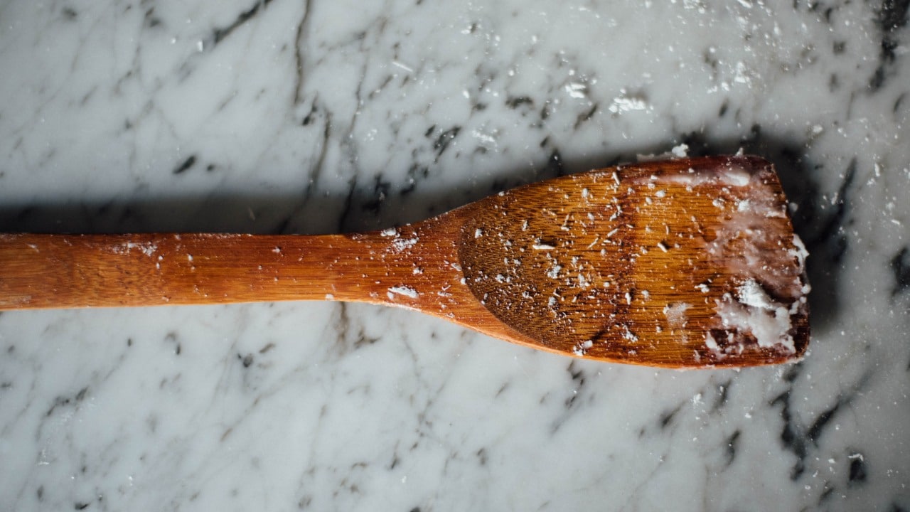 Truco para desinfectar tus palas y tabla de picar de madera