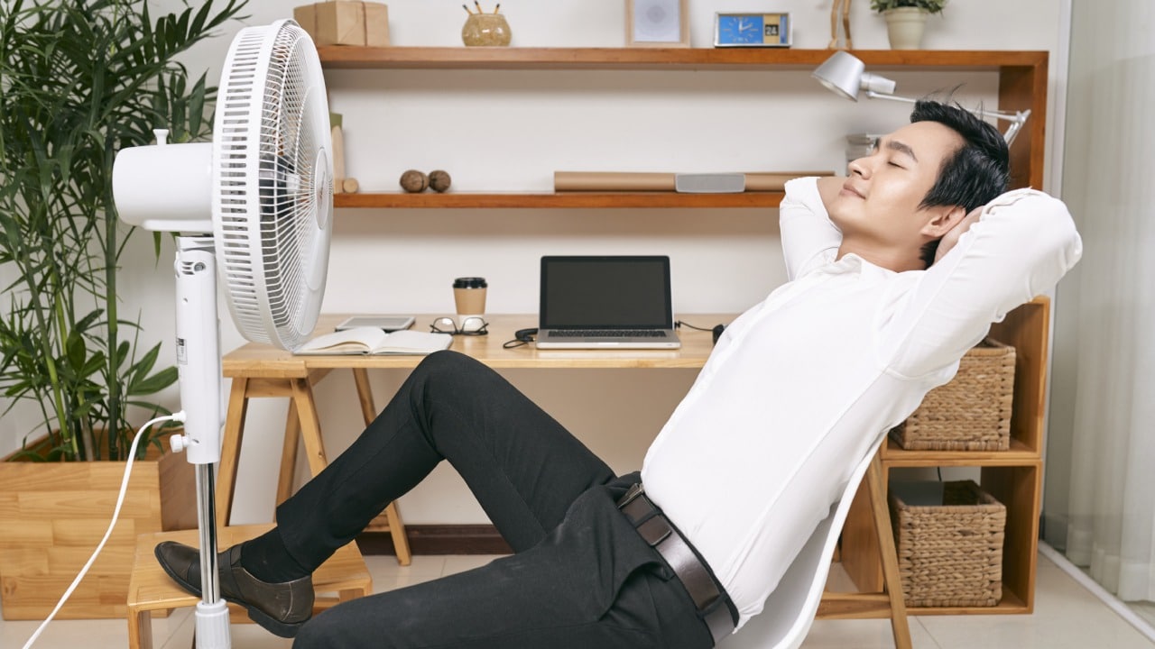 Trucos para que el aire del ventilador salga frío