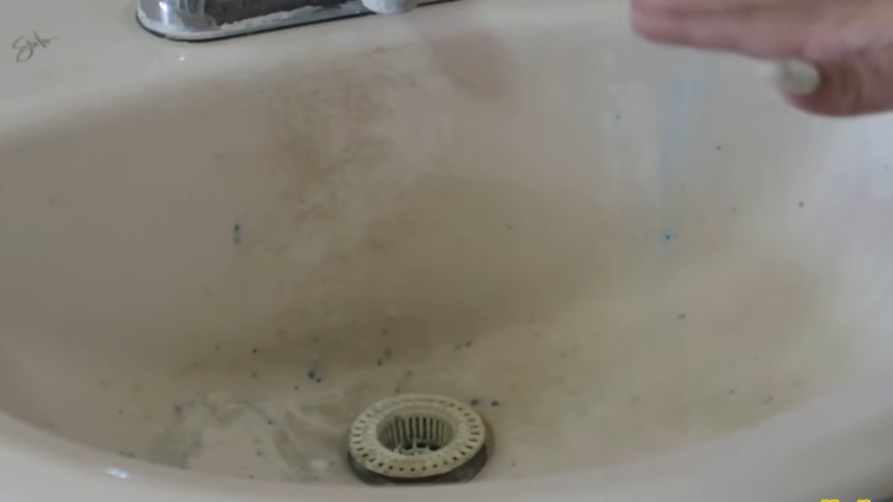 muebles de baño opacos o sucios