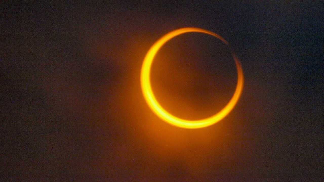 Eclipse solar híbrido de abril 2023