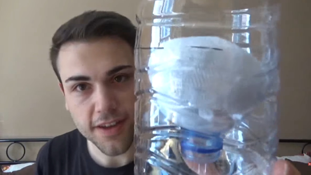 Deshumidificador con botella de plástico