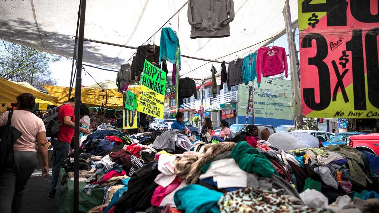 Tianguis de ropa de paca de marcas lujosas