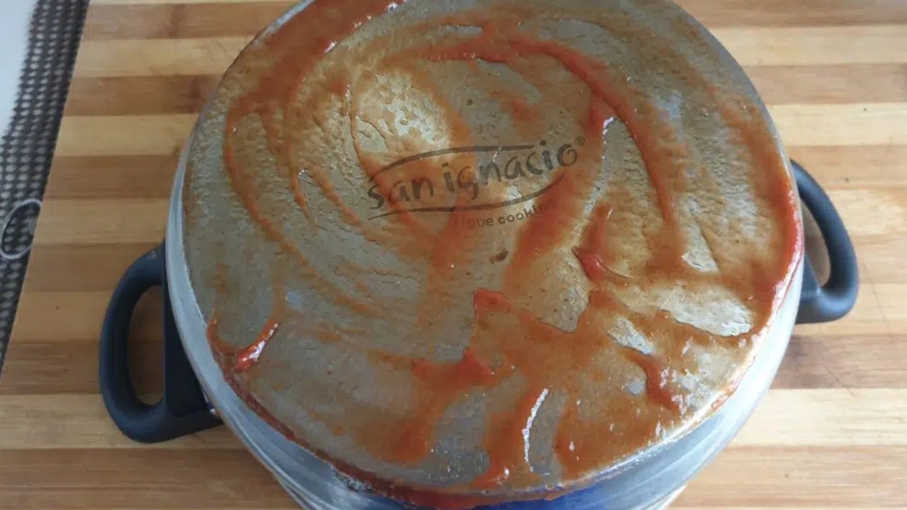 Usar catsuo para limpiar ollas y fregadero