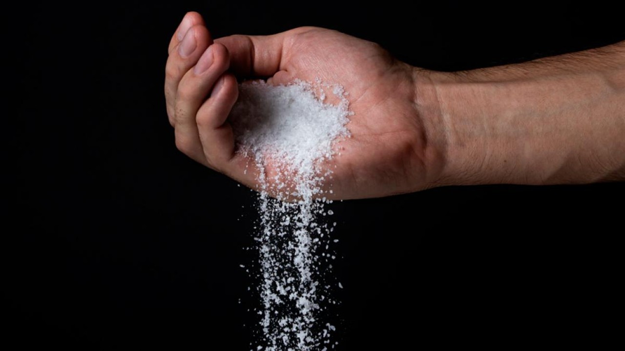 Poner sal debajo de la almohada