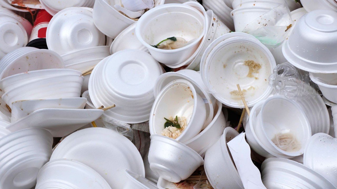 Vaso de unicel prohibidos