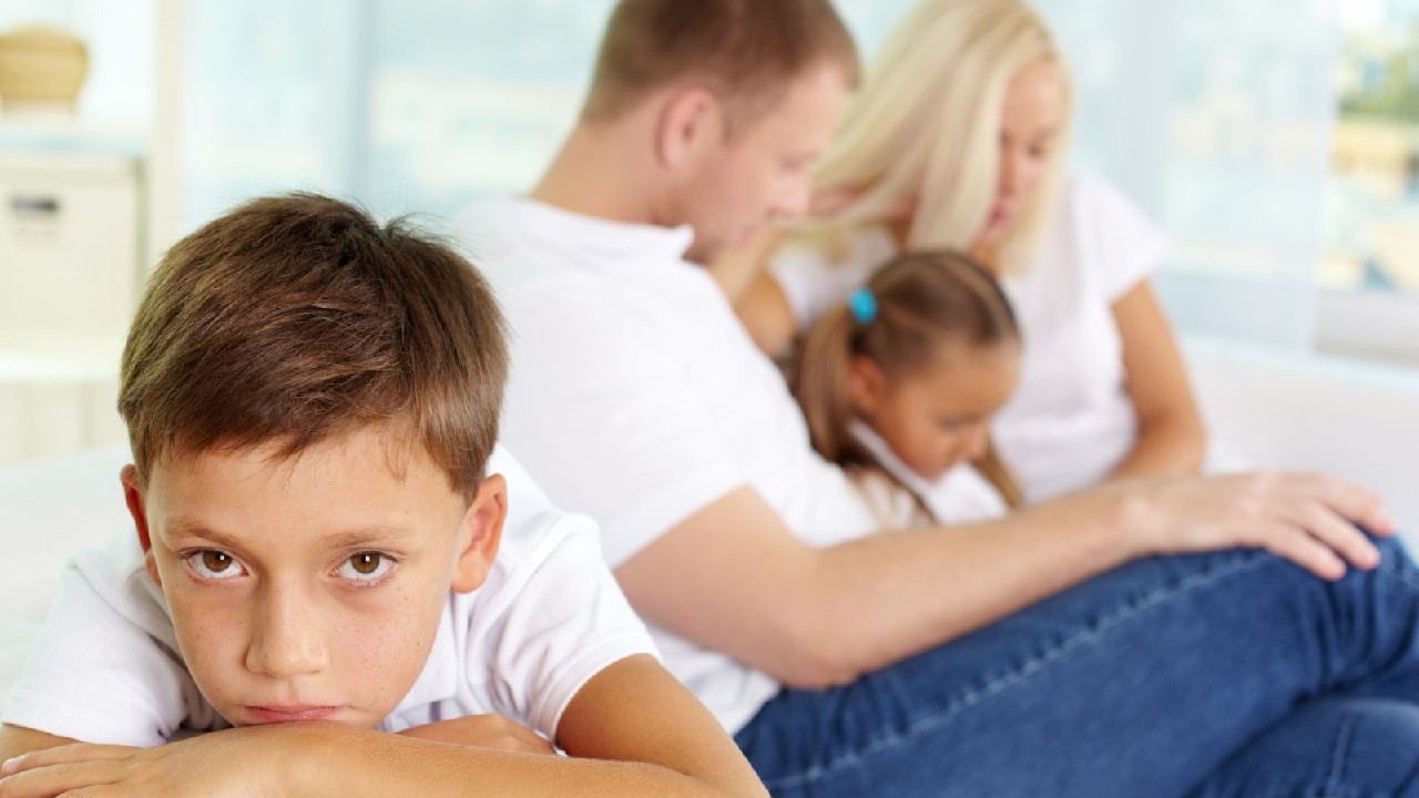 Consecuencias de castigar a tus hijos con no hablarles